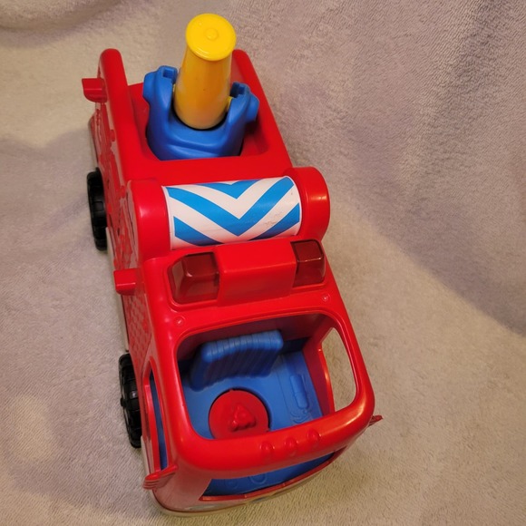 Fisher Price Little People Helping Others Fire Truck w/ Lights & Sounds Tested - Picture 7 of 8